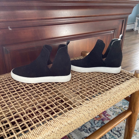 abound wedge sneaker